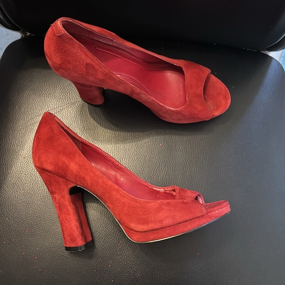 BCBGgeneration red suede heels - Picture 4 of 7